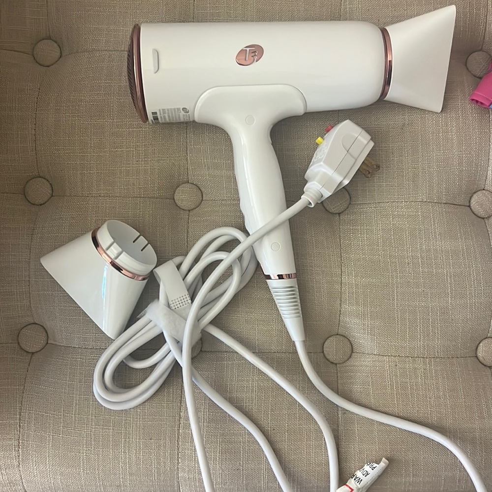 T3 cura hair dryer